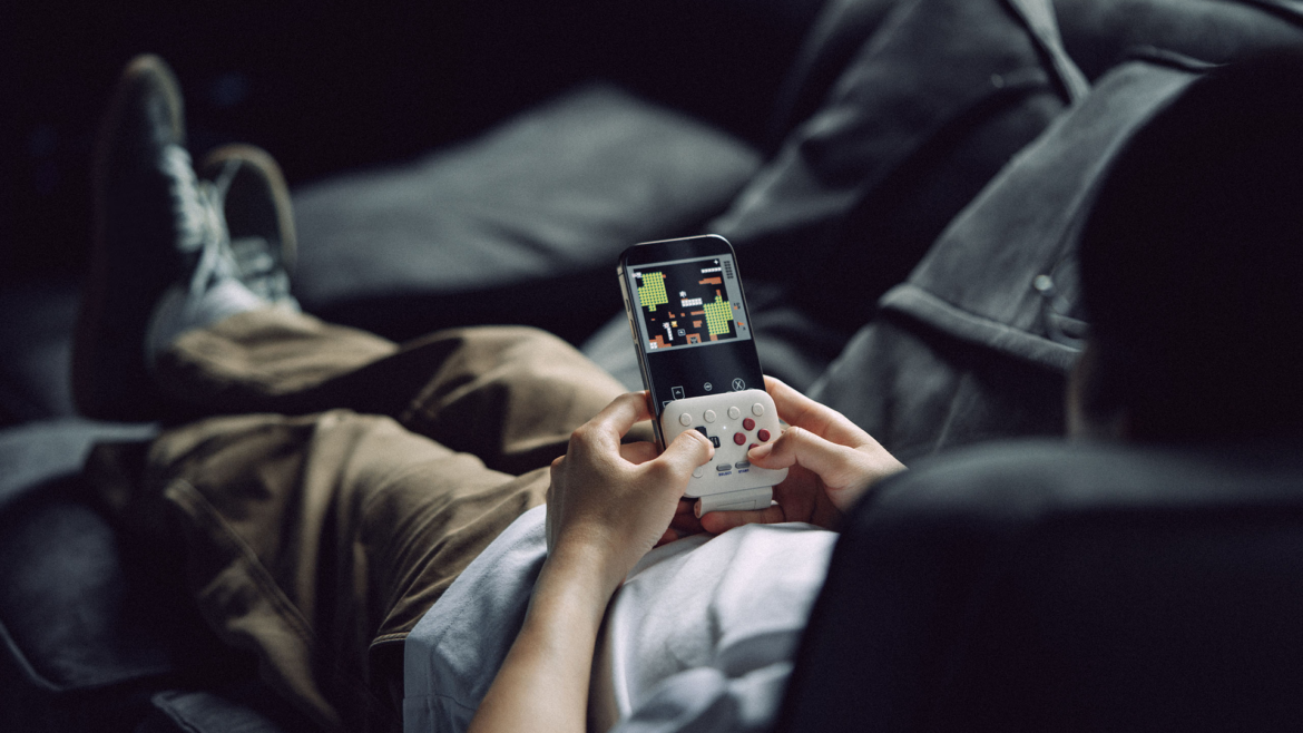8BitDo’s $29.99 FlipPad Is Finally on Sale — A USB-C Pad That Folds Off Your Phone